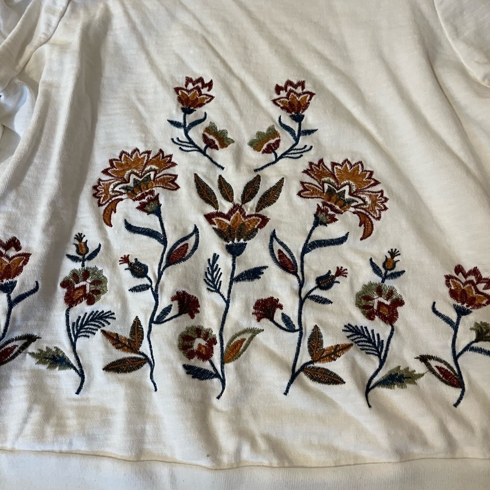 Floral Embroidered White Top size M - Picture 3 of 4
